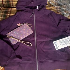 Purple Hoodie with Doney wirstlist included! Wirstlet value 75. Hoodie 125.